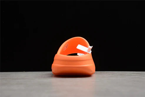 Tênis Adidas Yeezy Slide "Enflame Orange"