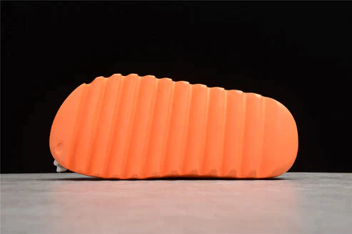 Tênis Adidas Yeezy Slide "Enflame Orange"