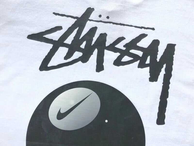 Camiseta Nike x Stussy 8 Ball